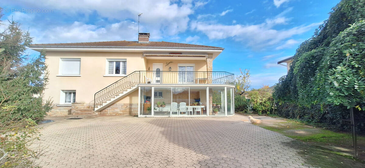 Maison à SAINT-DENIS-LES-BOURG