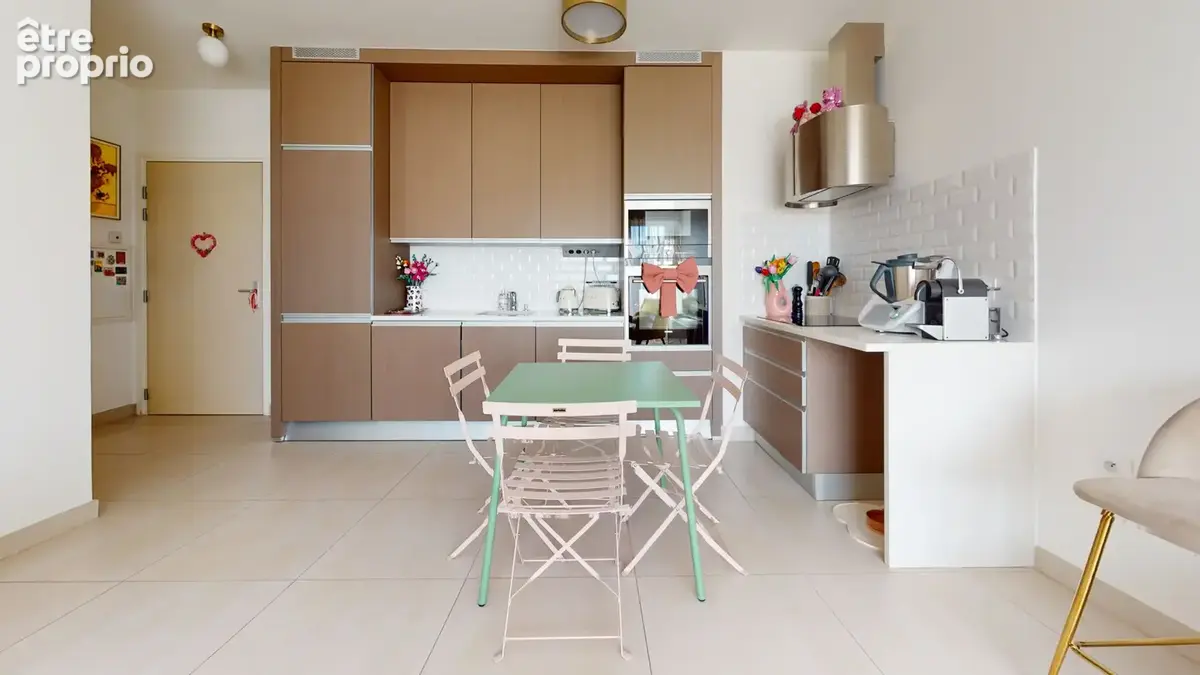 Dernier etage avec ascenseur, a deux pas de toutes commodites - photo 2