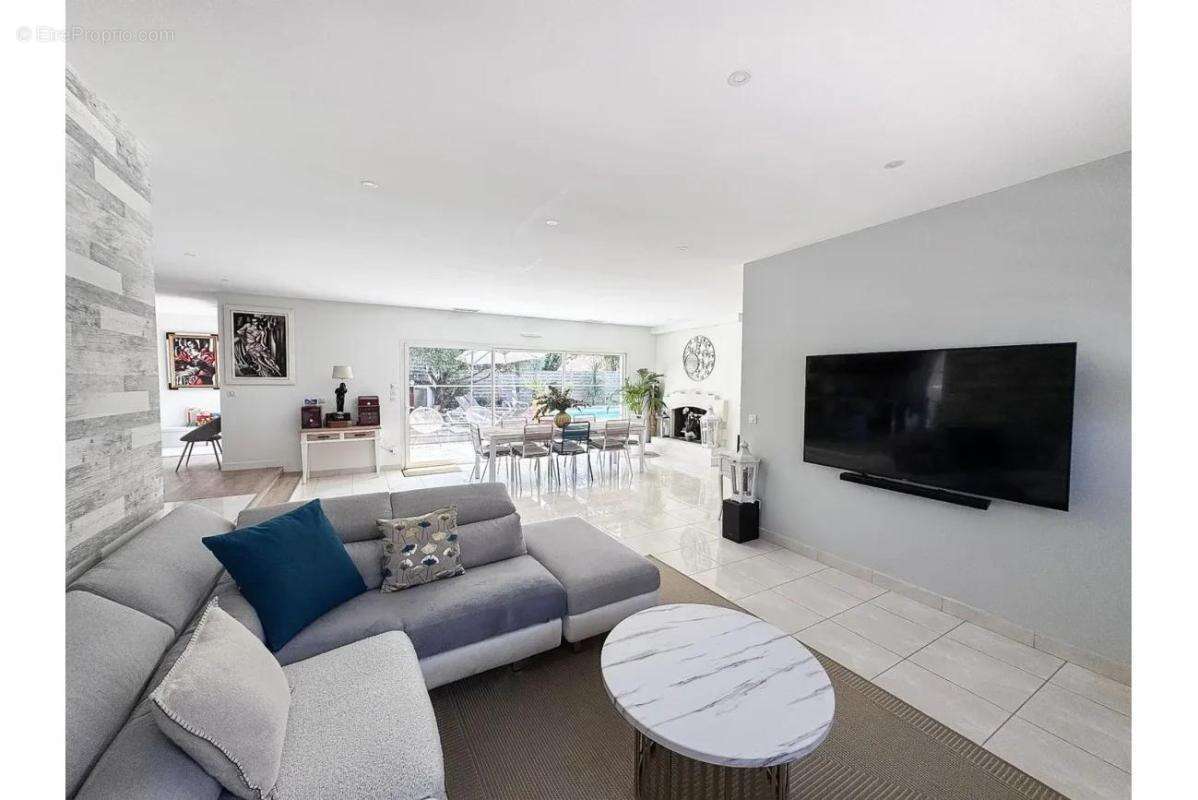 Maison T6 de 222m² à Léognan - photo 3