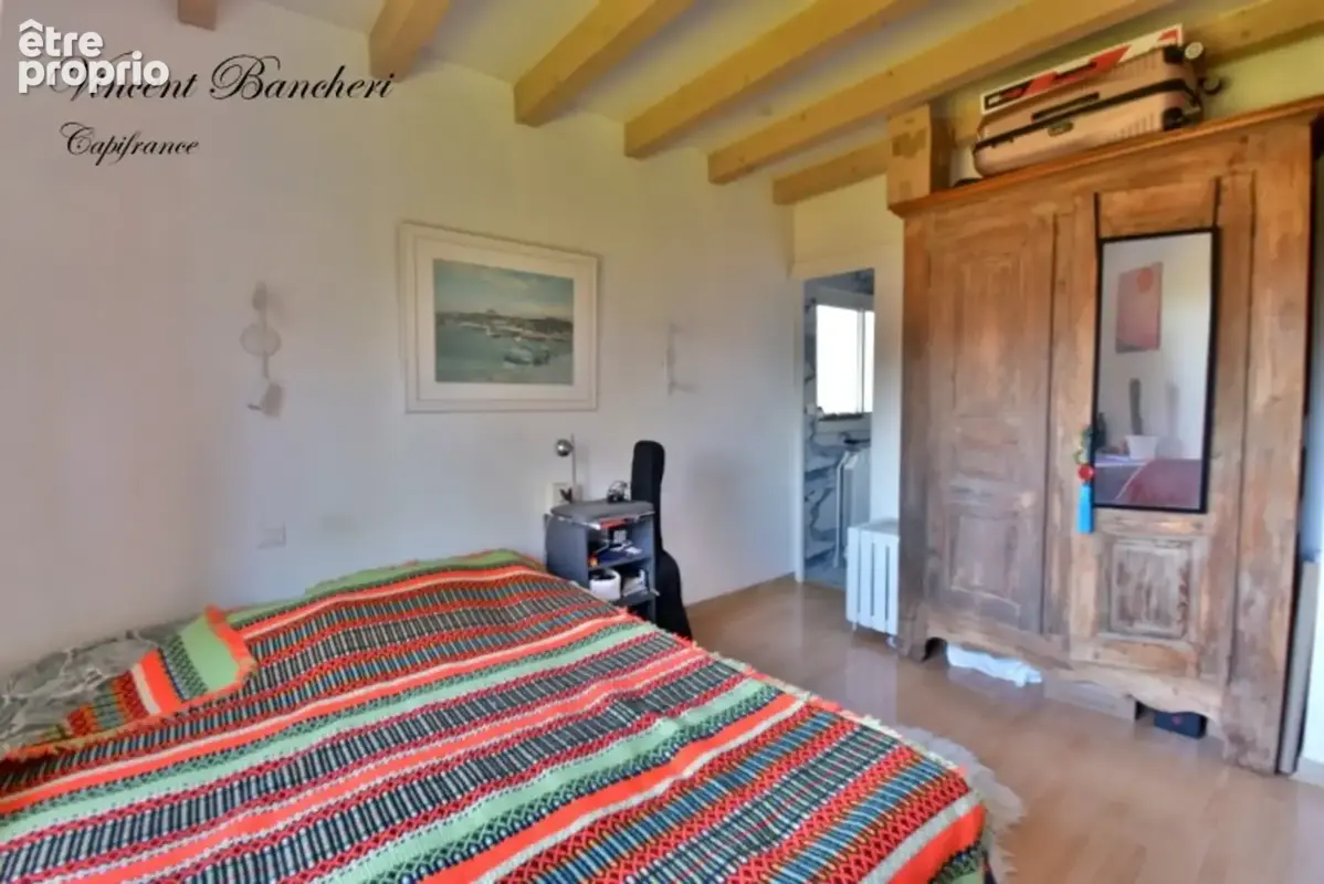 Maison familiale d'environ 160 m² avec piscine, 5 chambres et terrain de plus de 1160 m² au cœur d'un secteur prisé de Reignier - photo 8