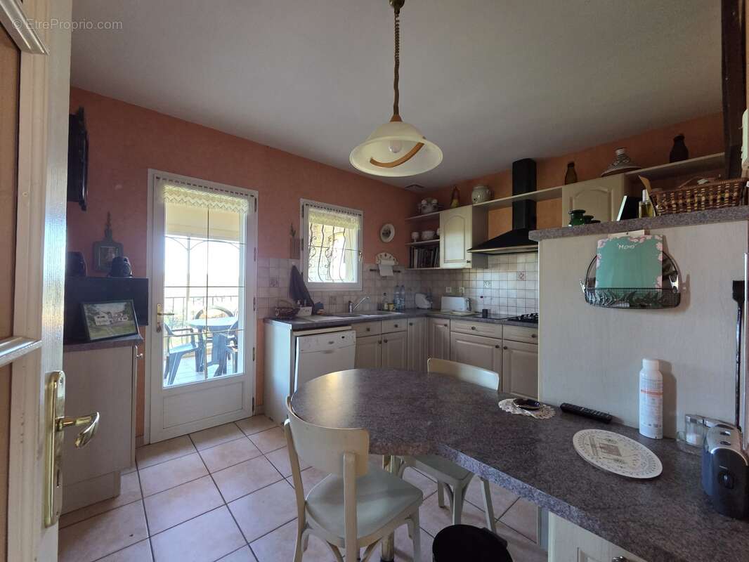 Maison à SAINT-LEONARD-DE-NOBLAT