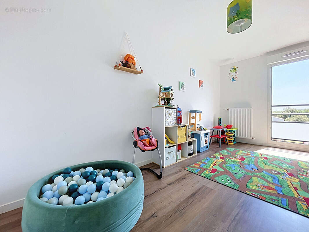 Appartement à LA ROQUE-D'ANTHERON