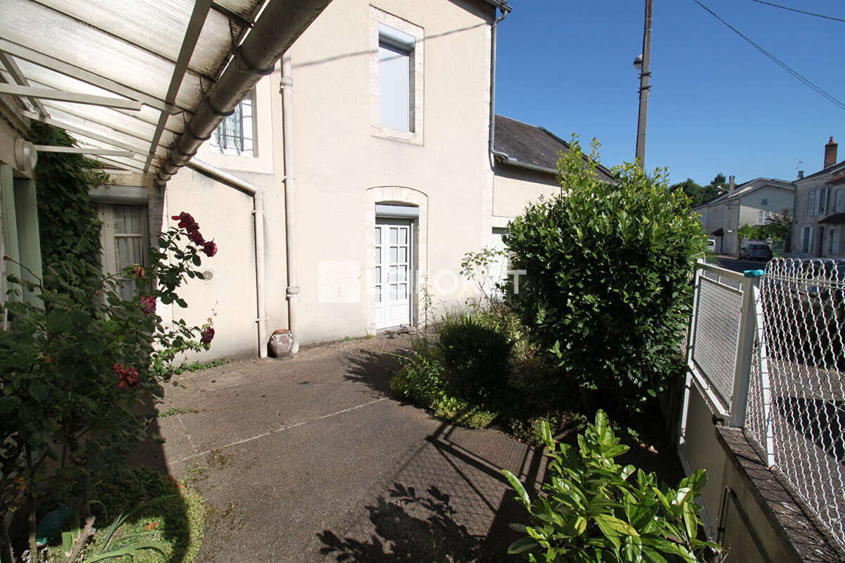 Maison à THIVIERS