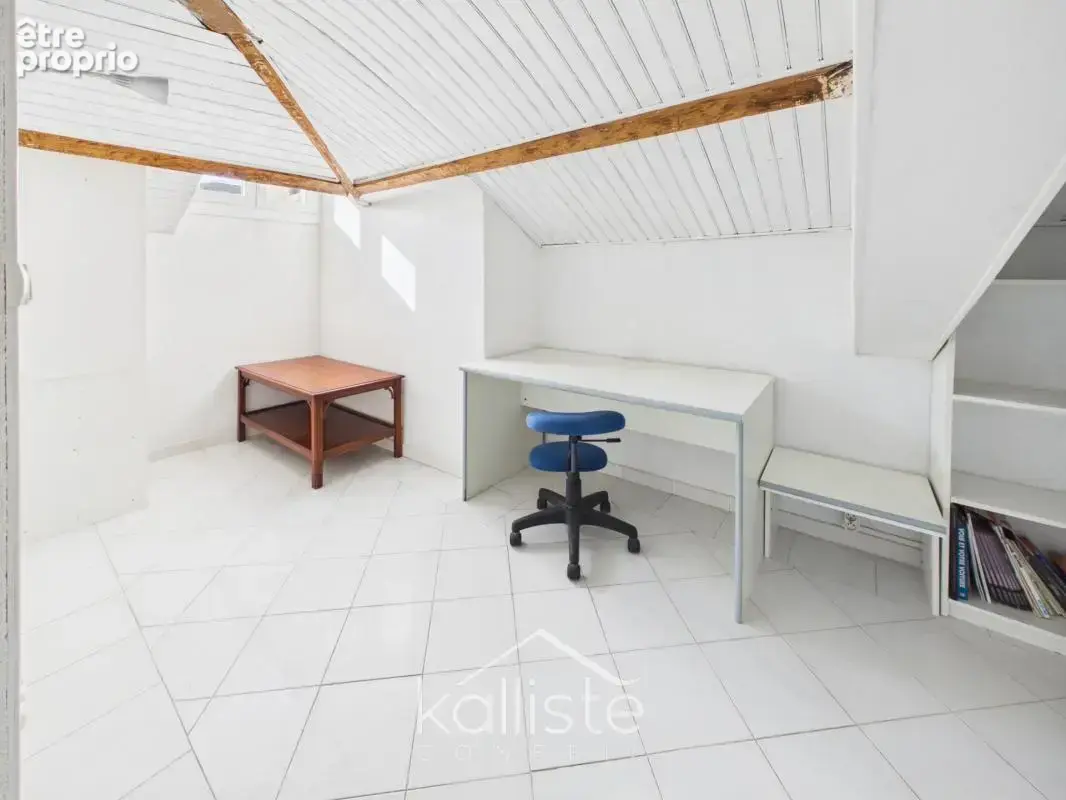 Ajaccio - cours général-leclerc - duplex à rénover avec vue mer et balcon - photo 13