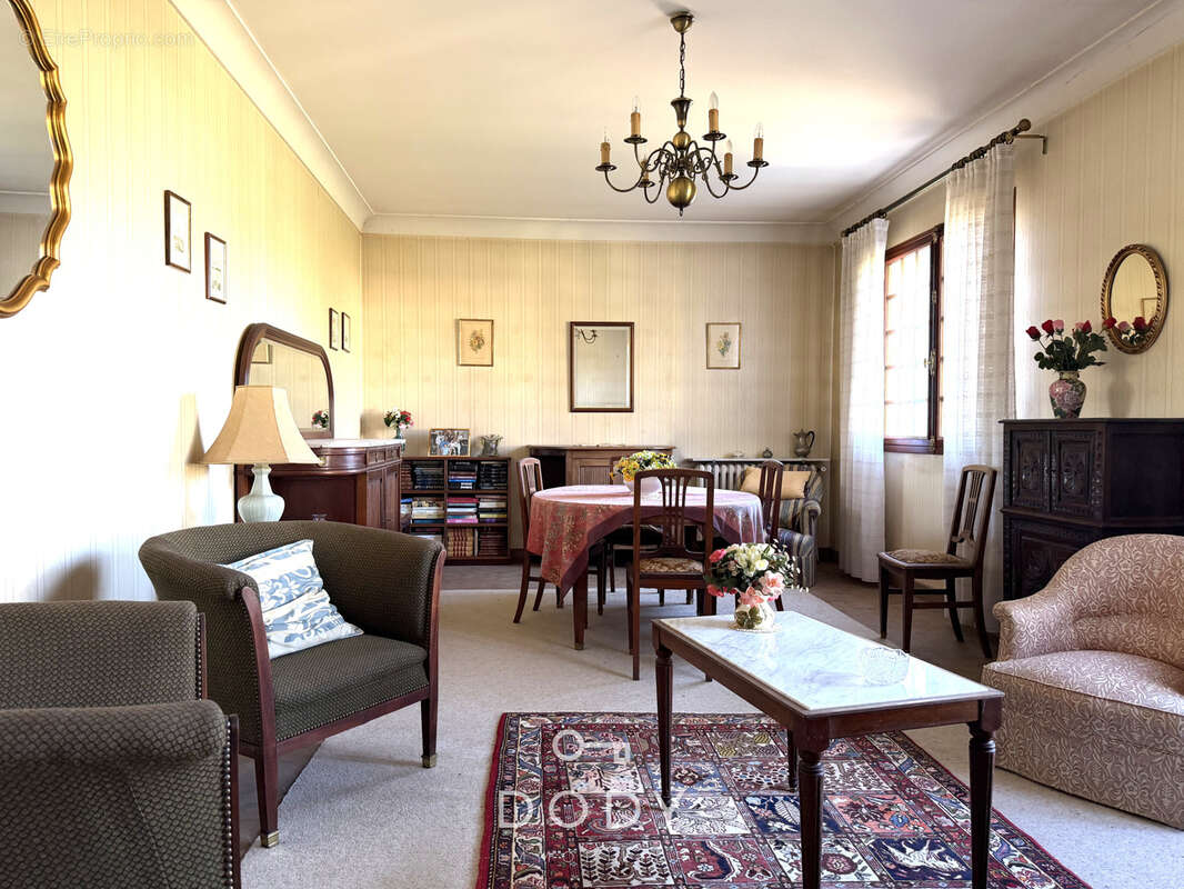 Maison à COURS-DE-PILE