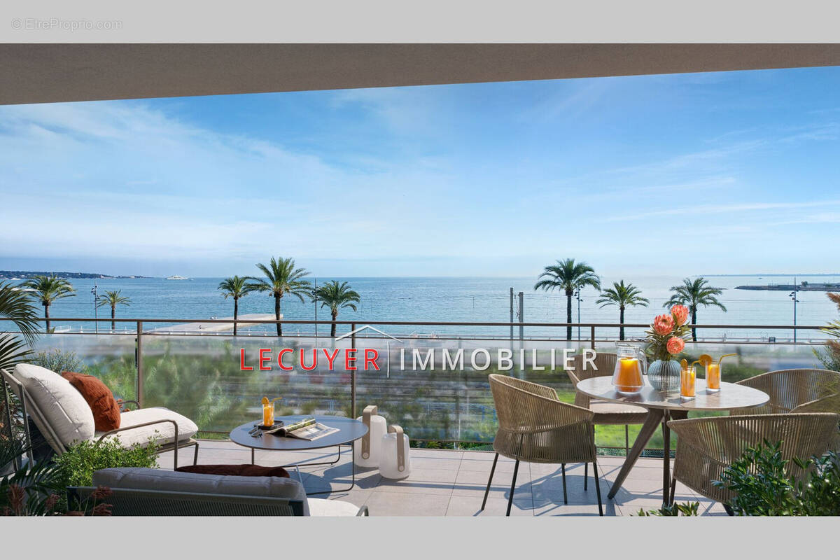 Appartement à VALLAURIS