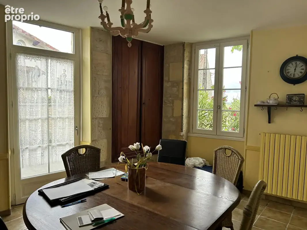 Charmante maison de caractère avec cave voûtée et jardins - photo 2