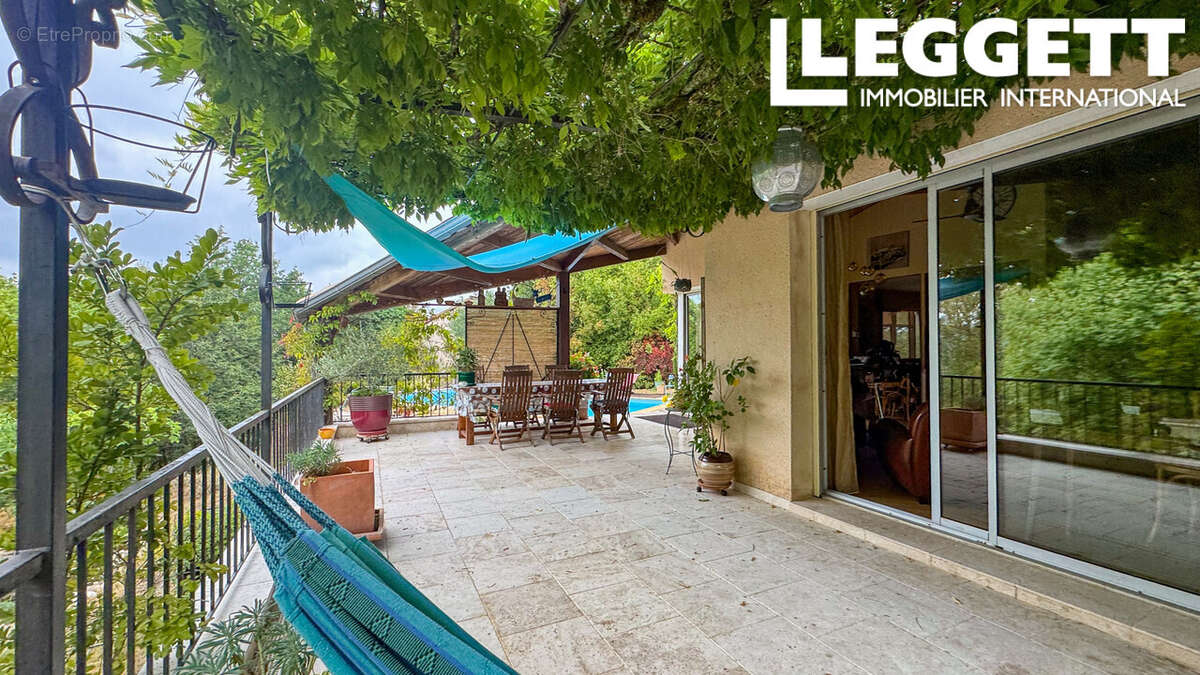 Maison d'architecte avec piscine, 4 chambres, 3 sdb, vue dégagée, au calme, à 10 minutes de Cahors - photo 4
