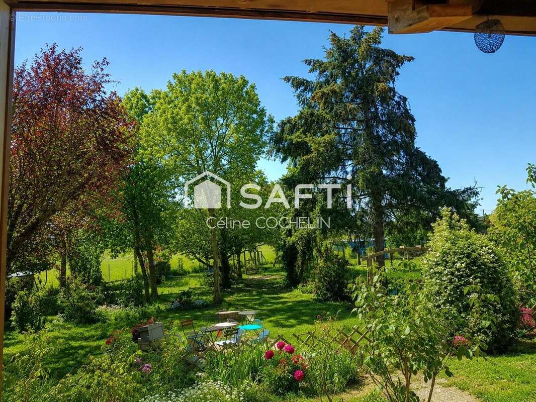 Maison 140 m² à Alluyes  - photo 2
