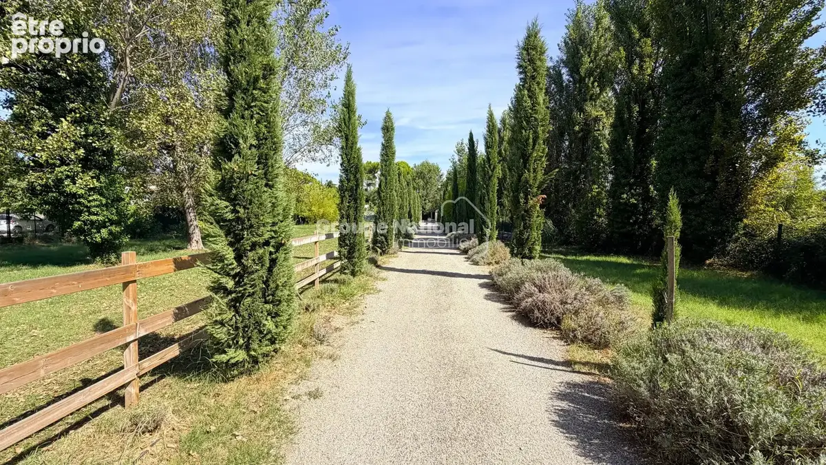 Bedarrides - mas renove en 2016 dans un magnifique parc arbore de 5 810 m² avec piscine,  4 garages - photo 2