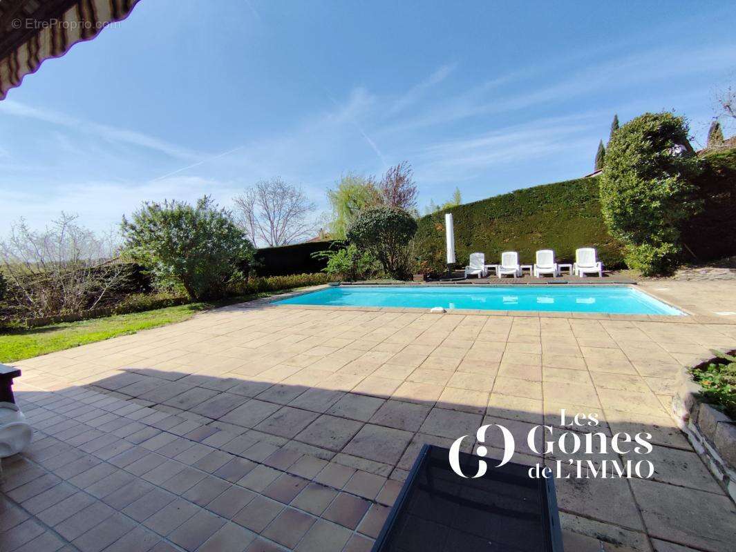 Maison à SAINT-GENIS-LES-OLLIERES