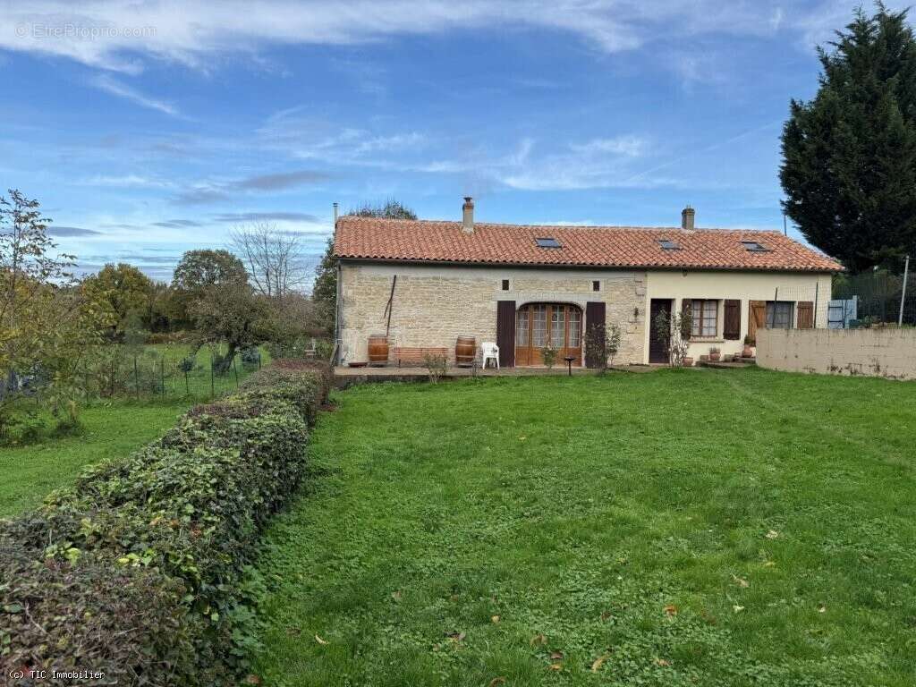 Maison à NANTEUIL-EN-VALLEE