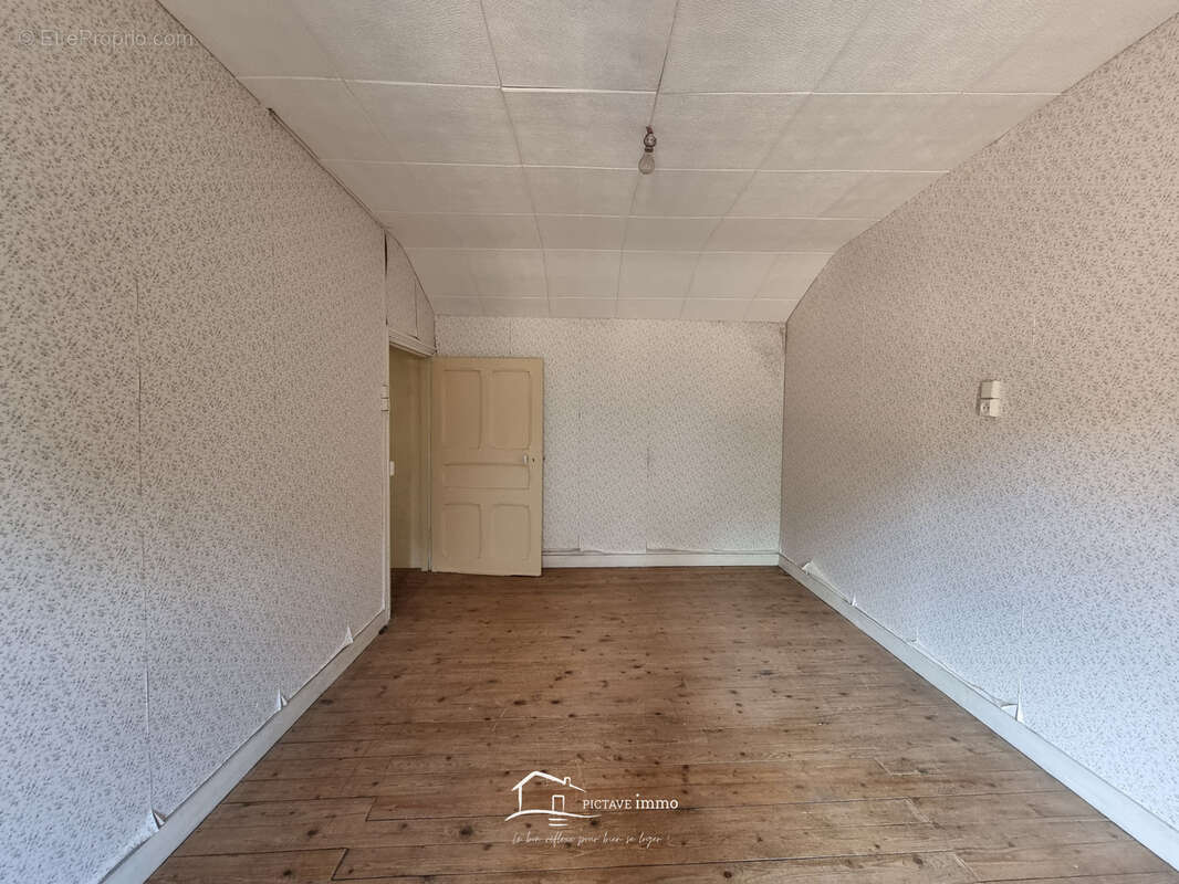 Maison 115 m2 dependances 400m2 - photo 5