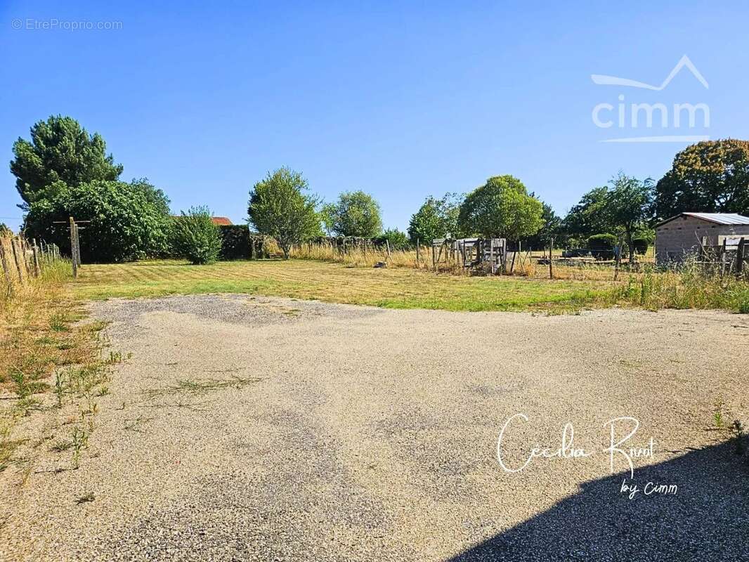 Maison de caractère rénovée avec terrain de plus de 1 300 m² – Reignac (33) - photo 13