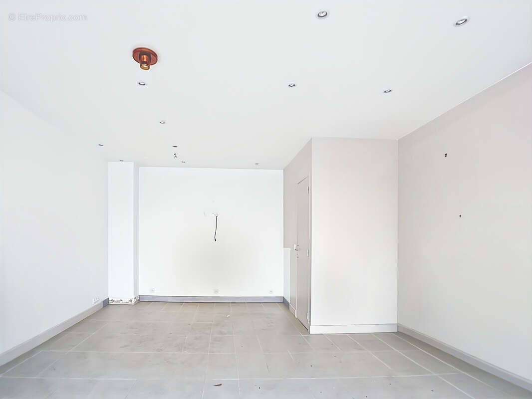 Commerce à MARSEILLE-9E