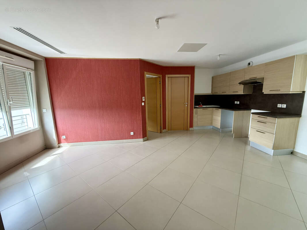 Appartement à SAINTE-GENEVIEVE-DES-BOIS