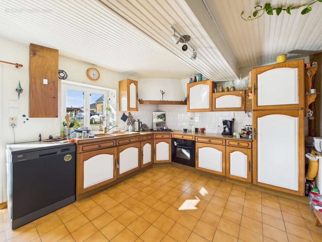 Maison à LA ROCHE-EN-BRENIL