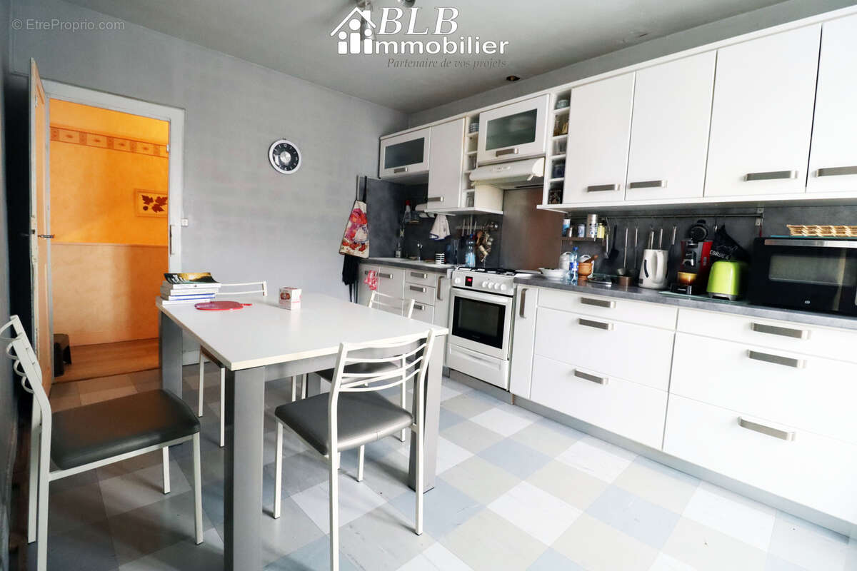 Appartement à LE PERRAY-EN-YVELINES