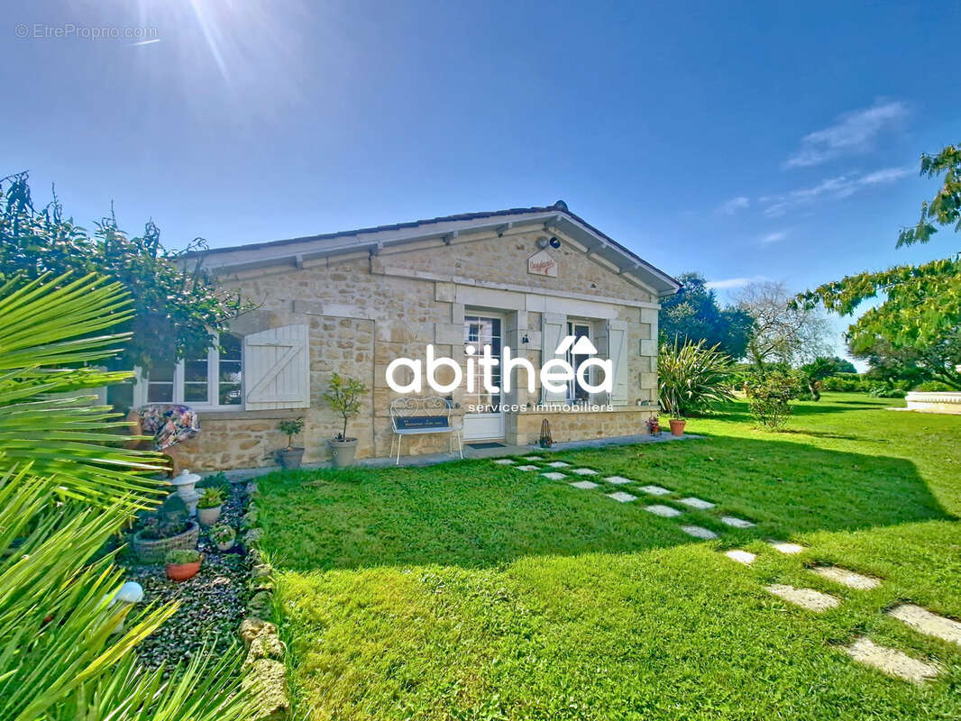 Maison à SAINT-GENIS-DE-SAINTONGE