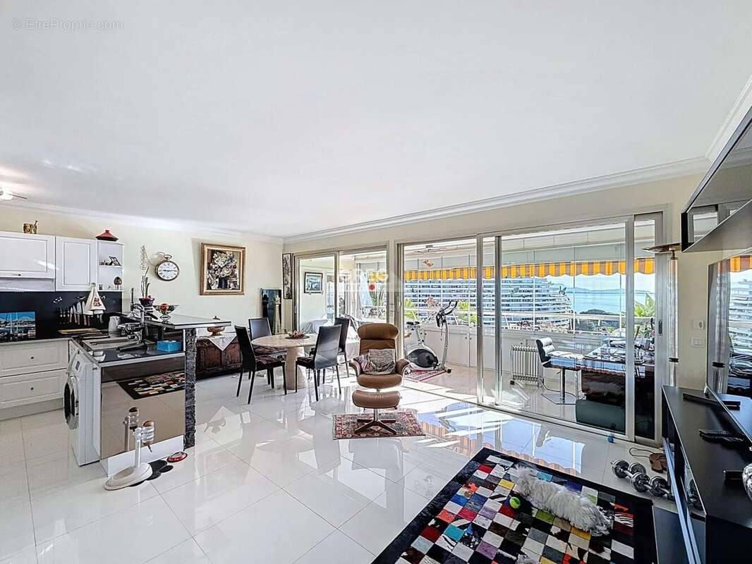 Appartement à VILLENEUVE-LOUBET