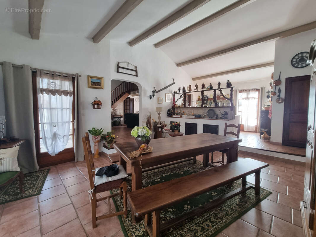 Appartement à REGUSSE