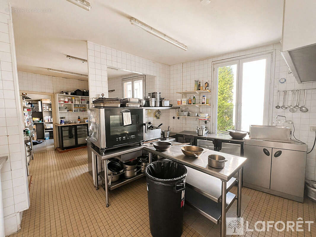 Local commercial Sevres 131,26 m2 - photo 7