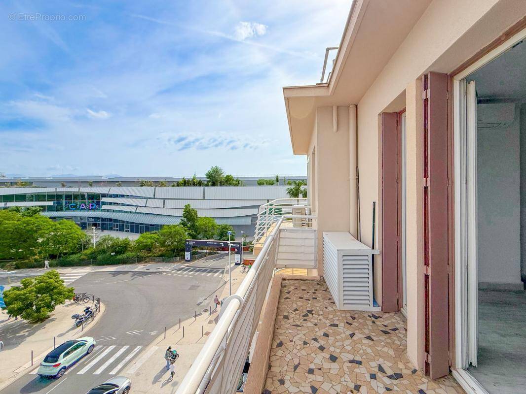 Appartement à SAINT-LAURENT-DU-VAR