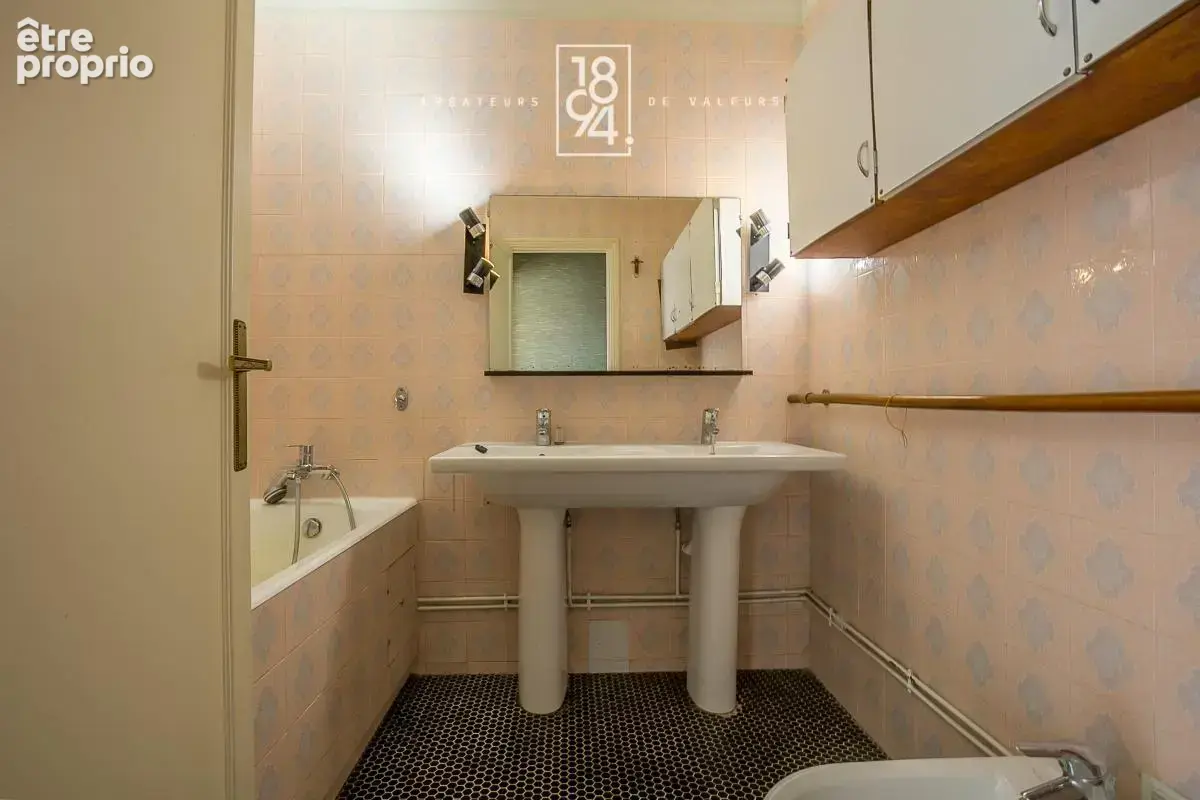 Appartement À Vendre T4 de 111m² Marseille 13009  Résidence Super Valmante  Garage Electrifié  10eme étage vue mer et collines - photo 9