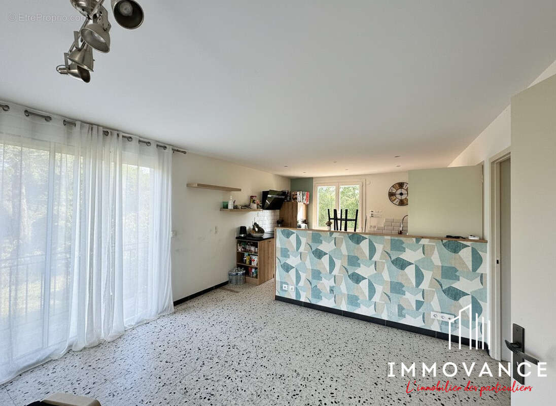 Maison 134 m² à Saint-Martin-De-Londres  - photo 2