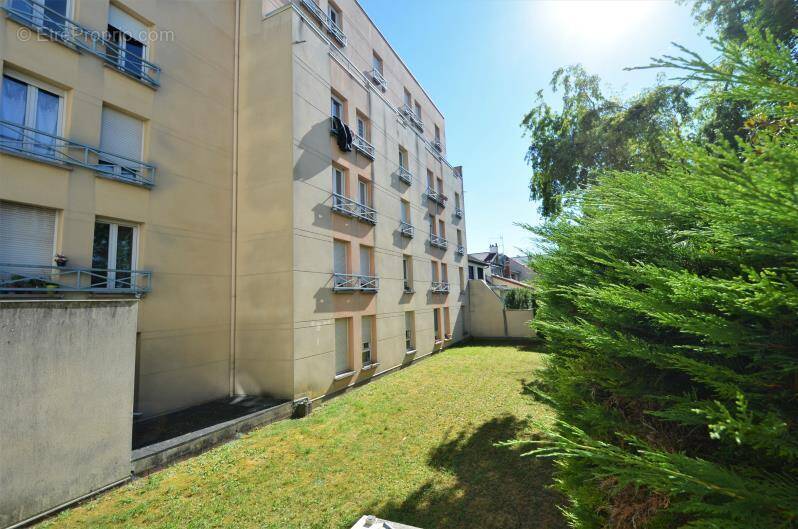 Appartement à HOUILLES