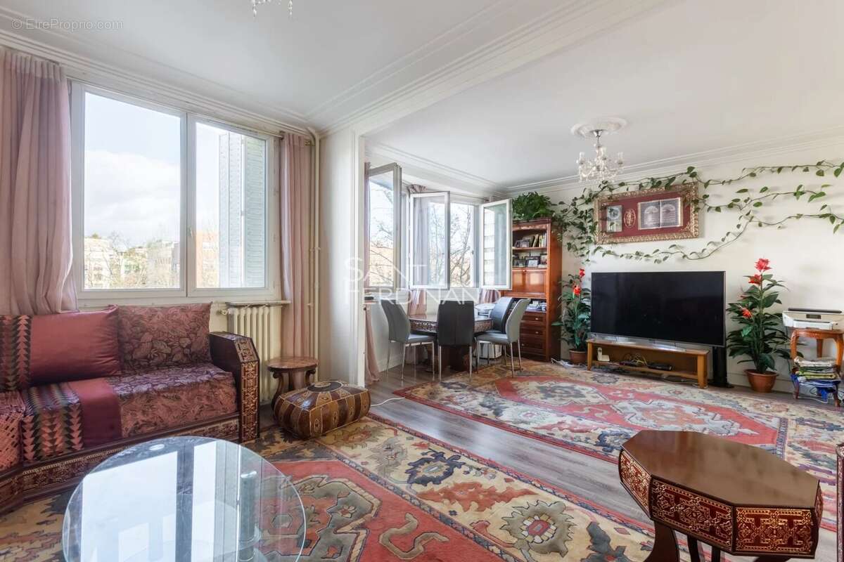 Appartement à PARIS-17E