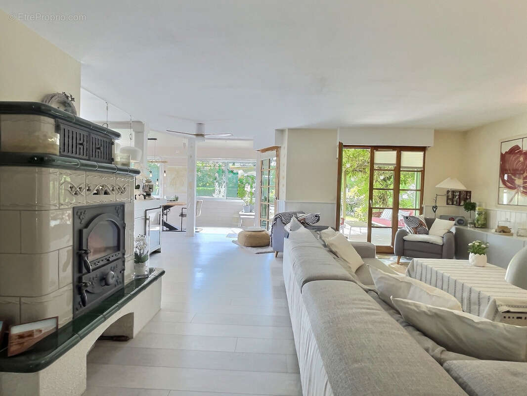 Maison à DIVONNE-LES-BAINS