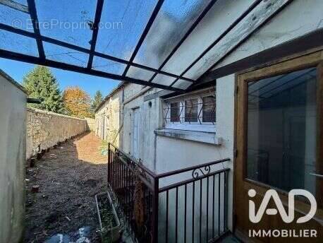 Maison 95 m² à Restigne  - photo 4