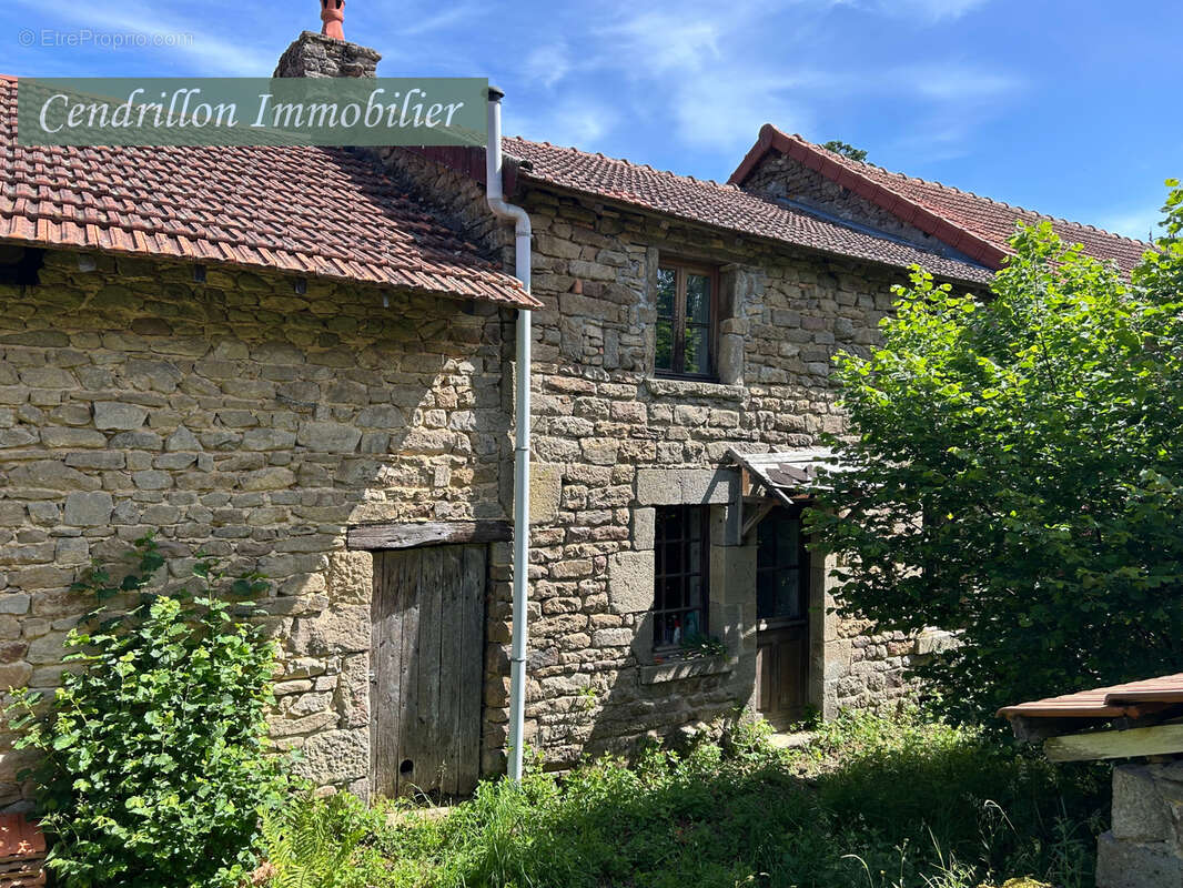 Maison en Pierre avec grange, 2 chambres sur 300m2 - photo 14