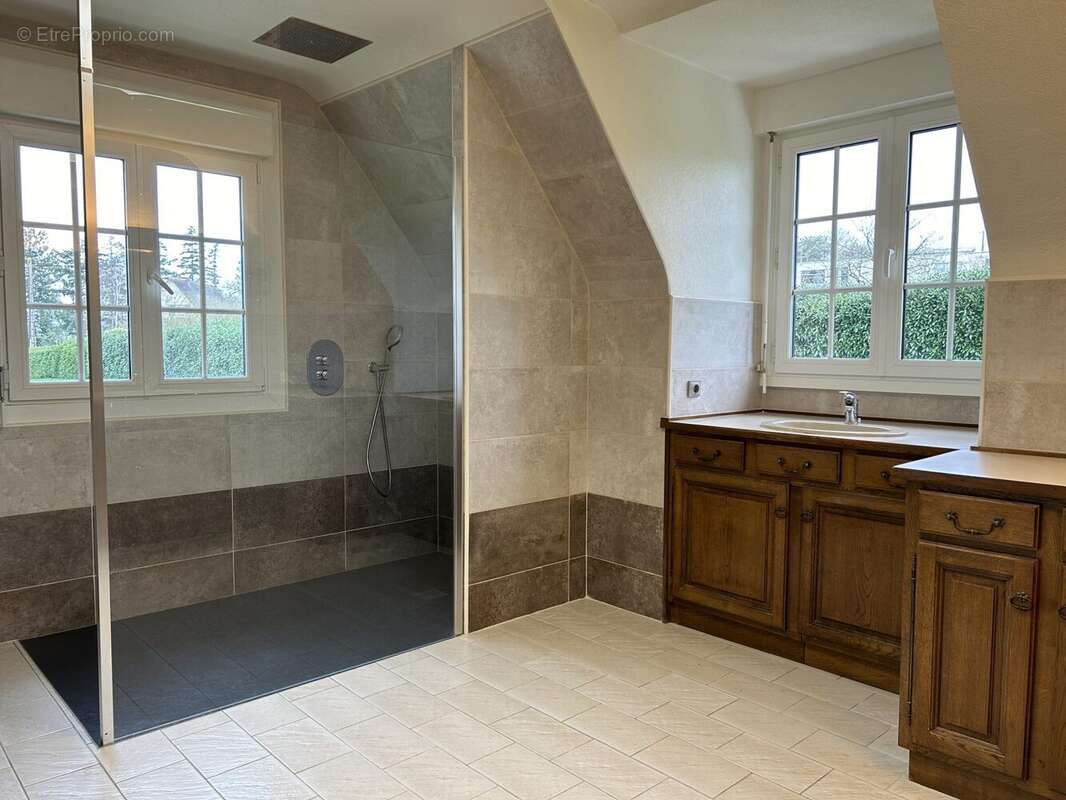 Salle d'eau - Maison à FALAISE