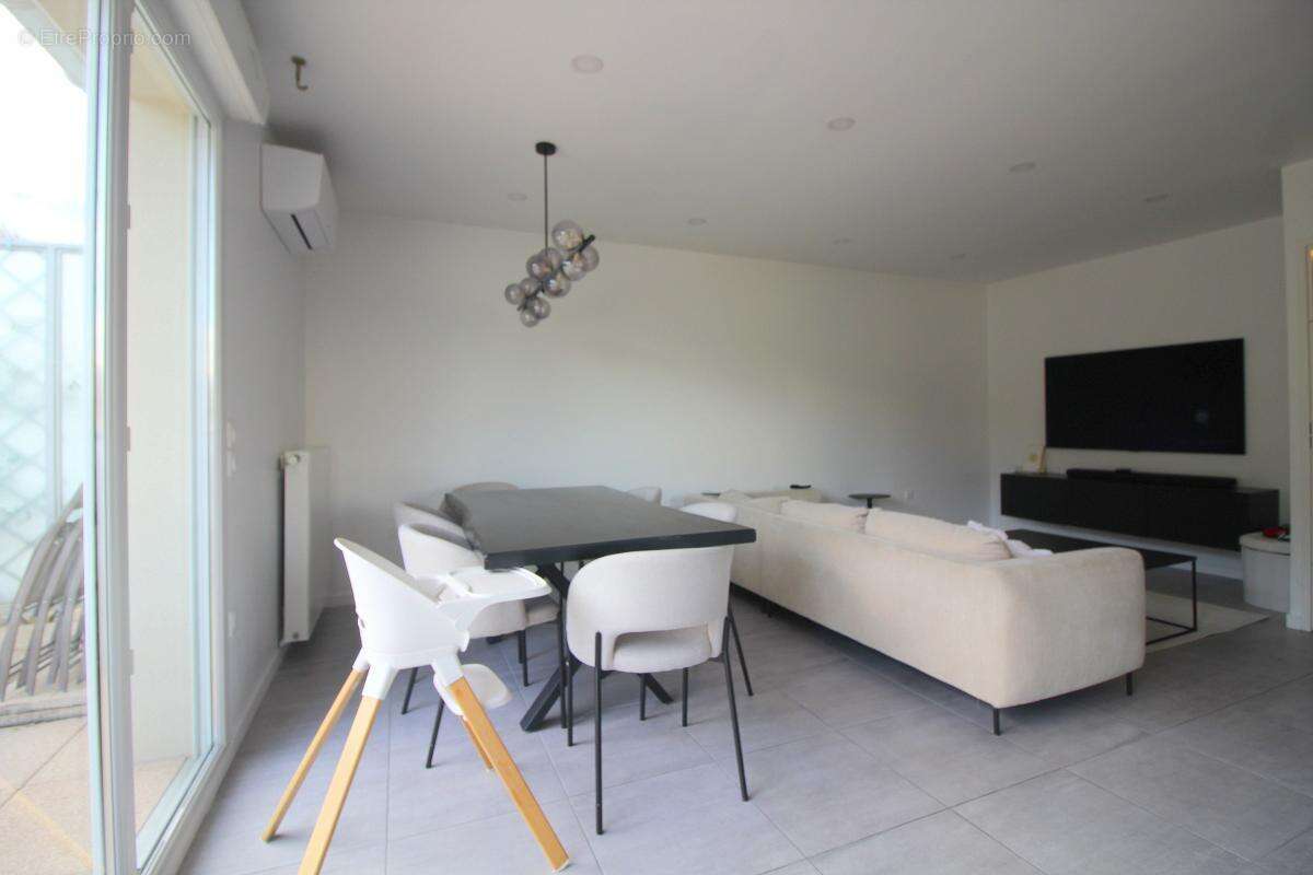 Appartement à MIRIBEL