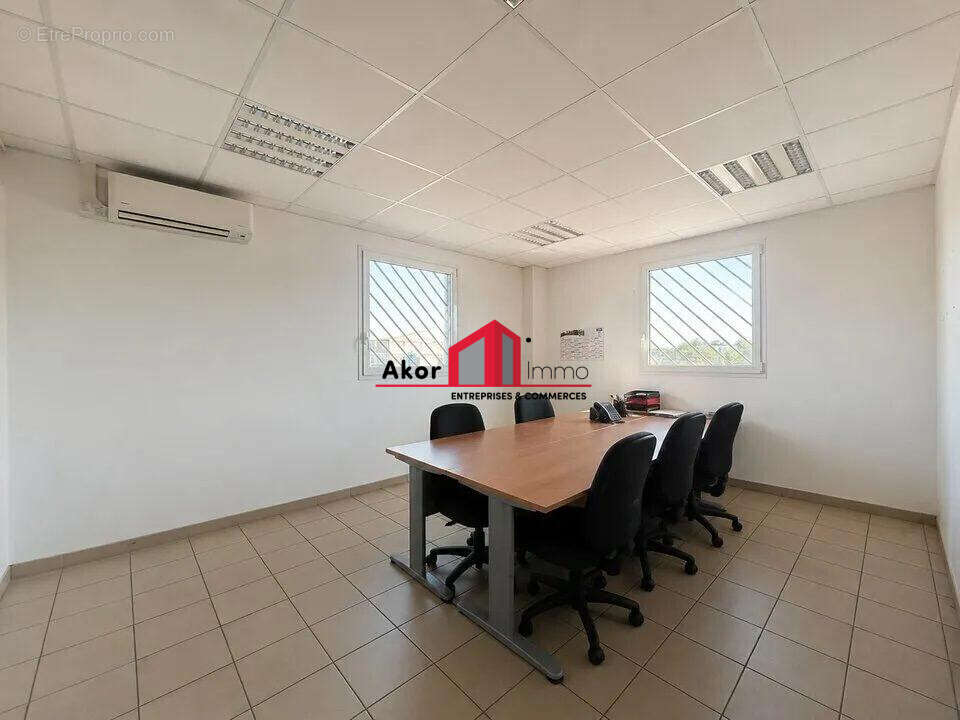 Commerce 982 m² à Moneteau  - photo 6