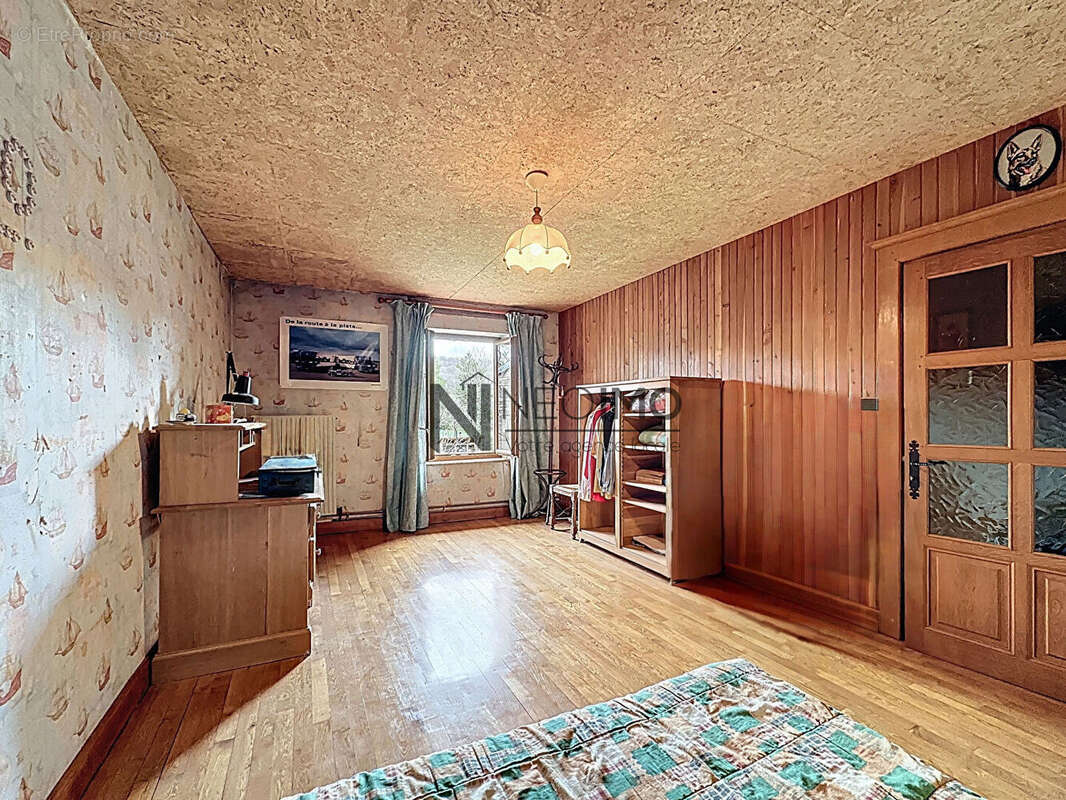 Maison à NEUFCHATEAU