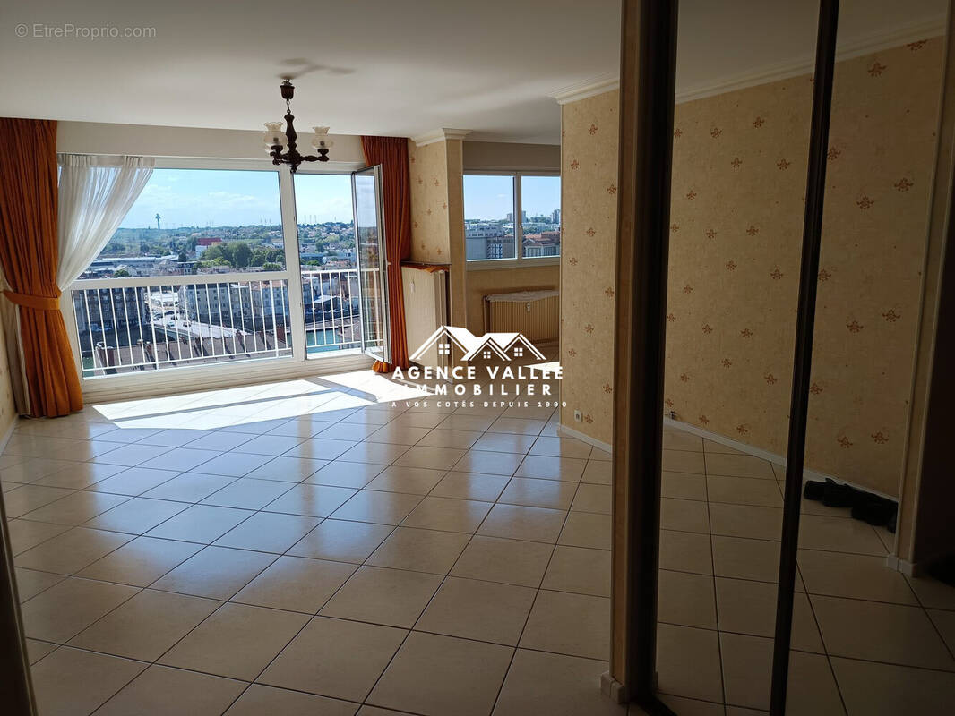 Appartement à CORBEIL-ESSONNES