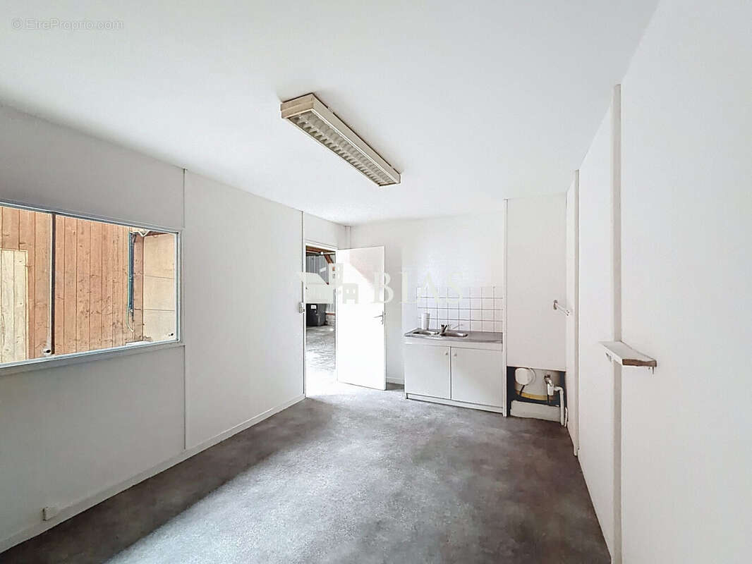 Commerce à MONTVILLE