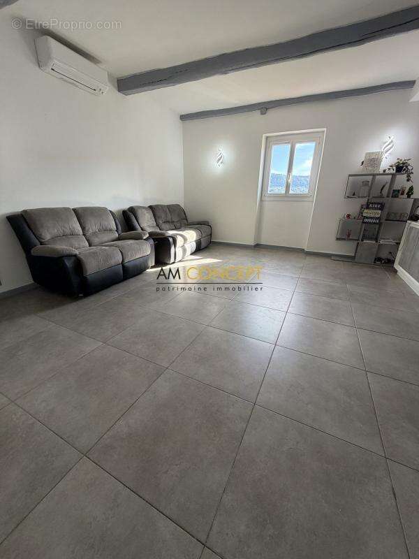 Appartement à CONTES