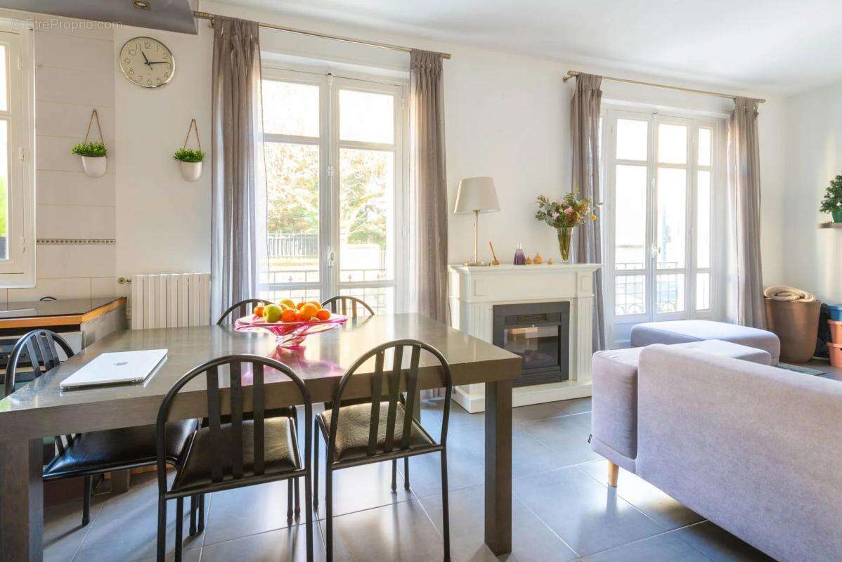 Appartement à COURBEVOIE