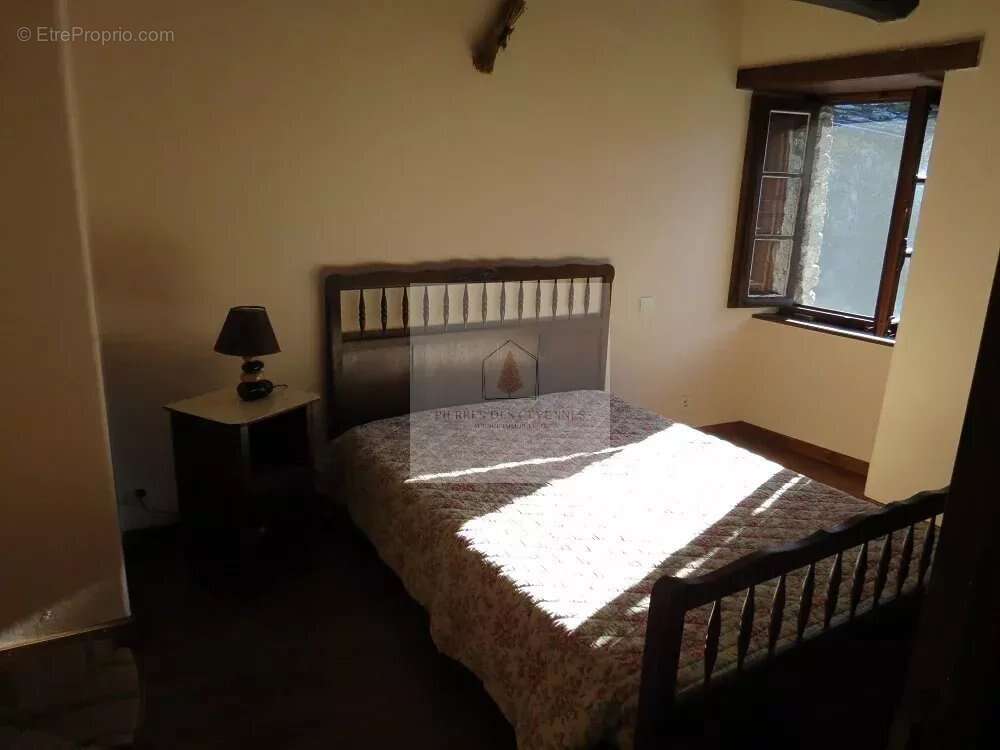 Maison à SAINT-GERMAIN-DE-CALBERTE