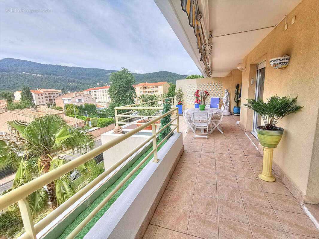 Appartement à SOLLIES-PONT