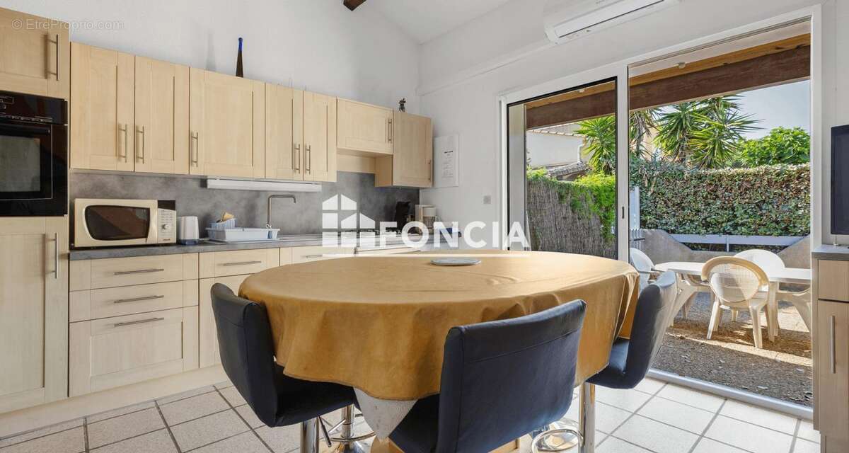Charmant pavillon T2 avec mezzanine et terrasse arborée dans résidence sécurisée avec piscine - photo 4