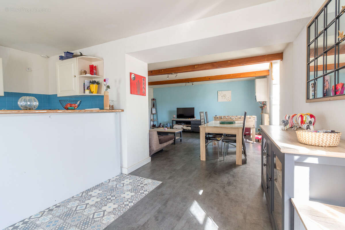 Maison 128 m2 avec local indépendant   À 10 min de Surgères - photo 4