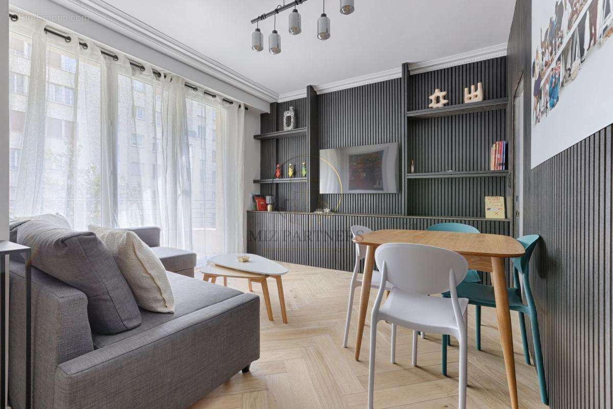 Appartement à PARIS-16E