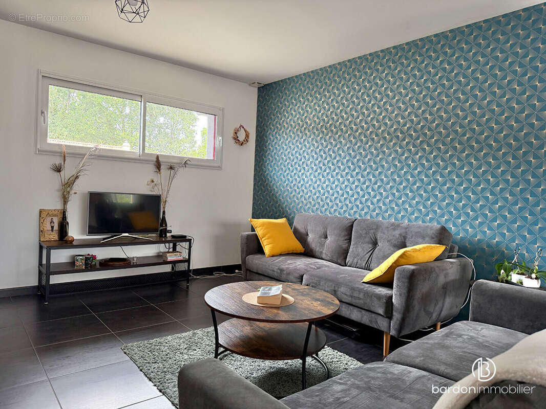 Maison 5 pièces - 113 m² - Centre-ville de La Garnache - photo 3