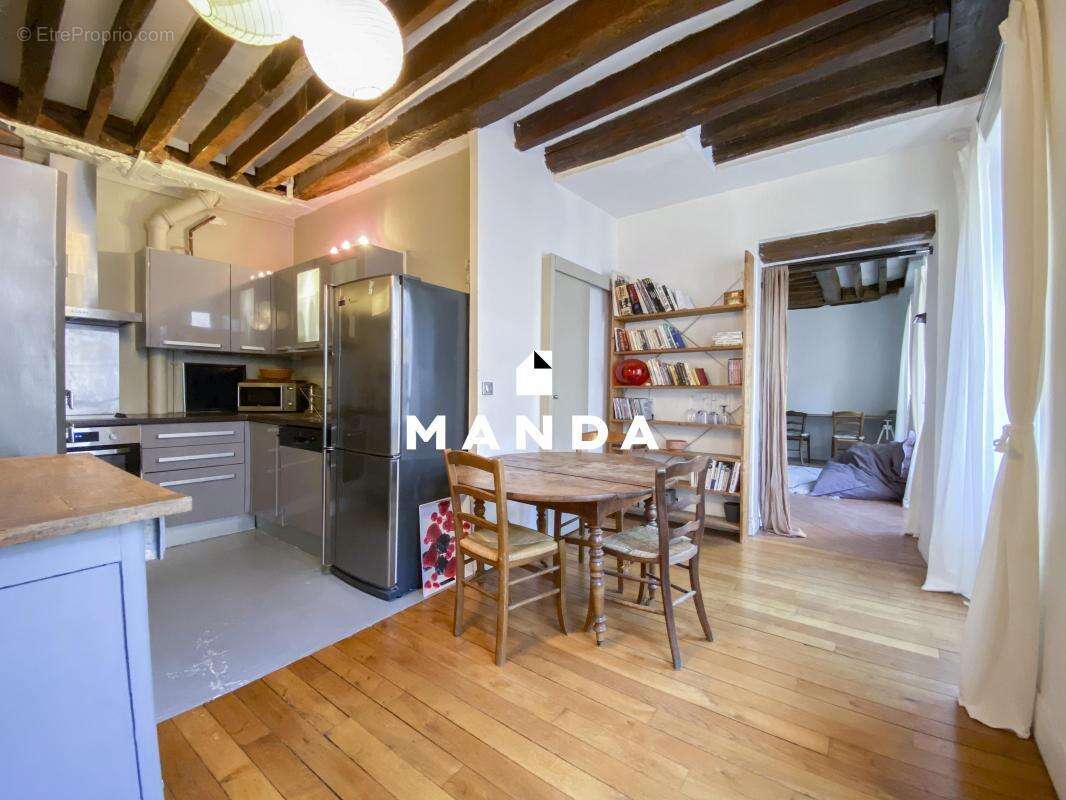 Appartement à PARIS-3E