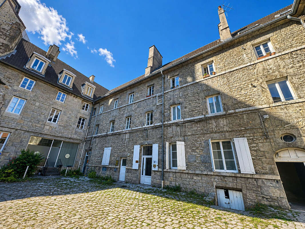 Appartement 5 pièces à vendre à Besançon - Rare sur le marché - photo 2